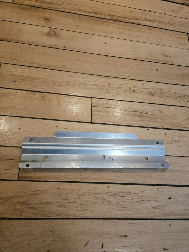 Nuevo de Lote Antiguo Arctic Cat Hood Guide 0106-391 73-76 Cheetah Panther Foto 1 de 1