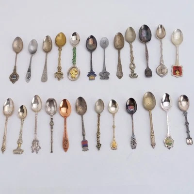 24 Piece Assortment of Silverplate Souvenir Spoons Annointing Jerome AZ Thailand Foto 1 de 4