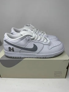 Nike Dunk SB Low 94 Supreme bianche HQ8487-100 da uomo taglia 10,5 NUOVISSIME IN MANO - Foto 1 di 7