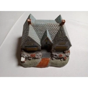 Kleines Keramik bemaltes mattes Dorfhaus 5" x 3,5" x 4" - Bild 1 von 5