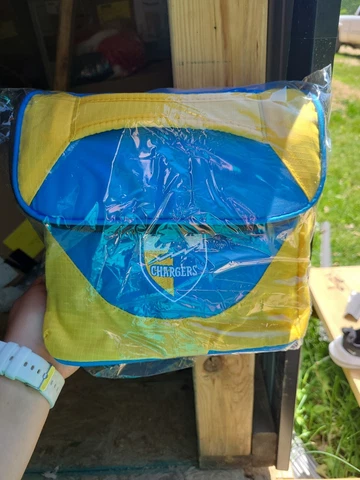 LA Chargers halftime 9 12oz can lunch cooler Cover