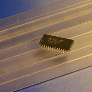 ADC 30MSPS 10bit A/D converter Parallel Output THS1031 THS1031IDW  - Picture 1 of 3
