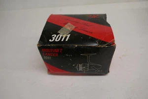 Vintage 3011  Fishing Spinning Reel - Picture 1 of 6