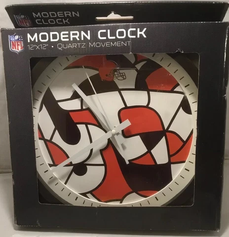 NFL CLEVELAND BROWNS 12” X 12” ROUND WALL CLOCK QUARTZ MOVEMENT NEW IN BOX Cover