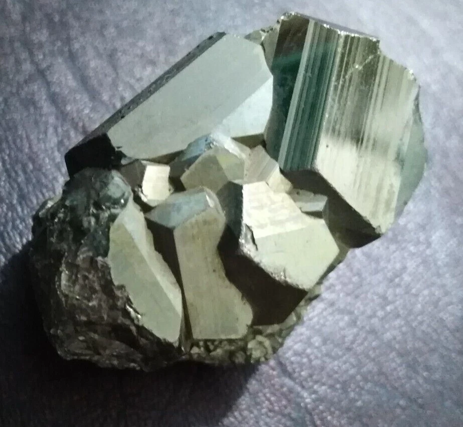 La pierre de pyrite pour l'argent et l'abondance - Immagine 1 di 4