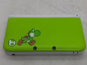Consola 3DS XL Yoshi Special Edition/ Cargador/ Funda / 2 Juegos - Picture 1 of 5