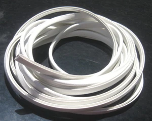 RUBBER EDGE TRIM W/ ALUMINUM INNER CLIP 1/8" X 9/16" WHITE (PRICE FOR 25') - Picture 1 of 2
