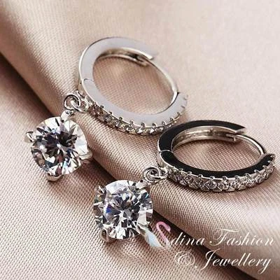 18K White Gold Filled Made With SWAROVSKI Crystal 2.0ct Round Huggie Earrings - Imagem 1 de 4