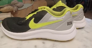 Nike Run Fast Jungen Laufschuhe 6Y schwarz grün grau - Bild 1 von 5