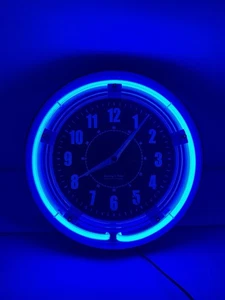 Sterling und edle Neon Wanduhr leuchtend blau analog beleuchtet 11" Retro FUNKTIONIERT - Bild 1 von 7