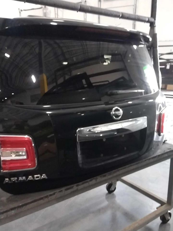Tapa de cubierta usada se adapta a: Nissan Armada 2017 sin elevación eléctrica grado A Foto 1 de 2