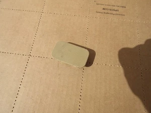 2006 MERCEDES-BENZ ML 500 Tailgate Lower Trim Plug Beige A1647470287 - Picture 1 of 2
