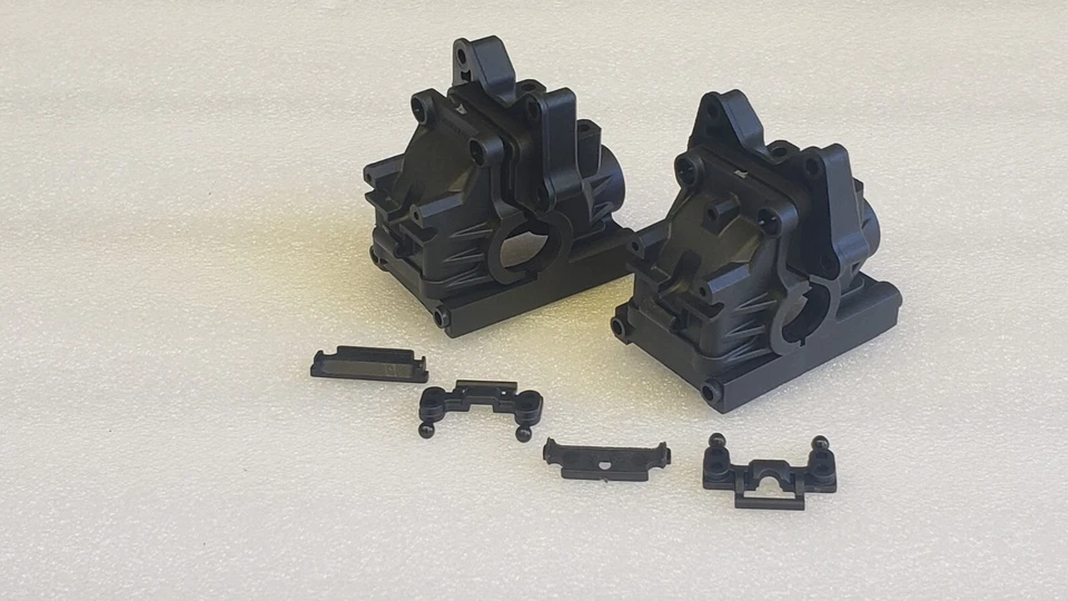 TEAM ASSOCIATED RC8B4  DIFF CASE  - Image 1 of 1