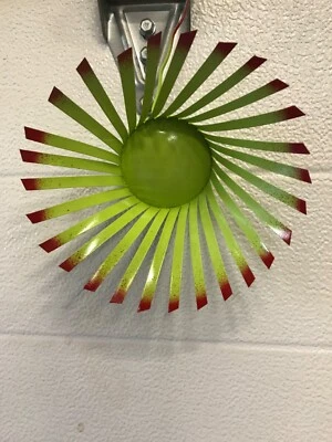 Todo reciclado hecho a mano metal cal/rojo colgante flor jardín exterior patio arte  Foto 1 de 2