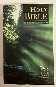 The Holy Bible the New King James Version (1990 Paperback) - Picture 1 of 7