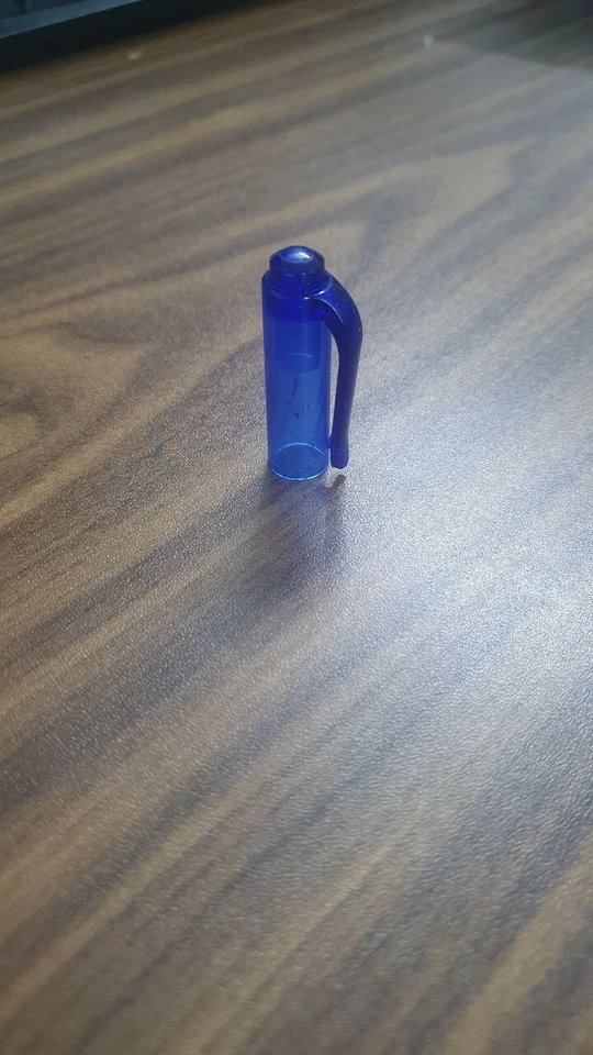 小号蓝色笔帽 – 轻质塑料帽,侧夹可附在包上 — 第 1/1 张图片