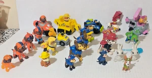 Paw Patrol Konvolut 23 - 5 Fahrzeuge & 18 Figuren - Tracker Rocky Skye Hasen etc. - Bild 1 von 8
