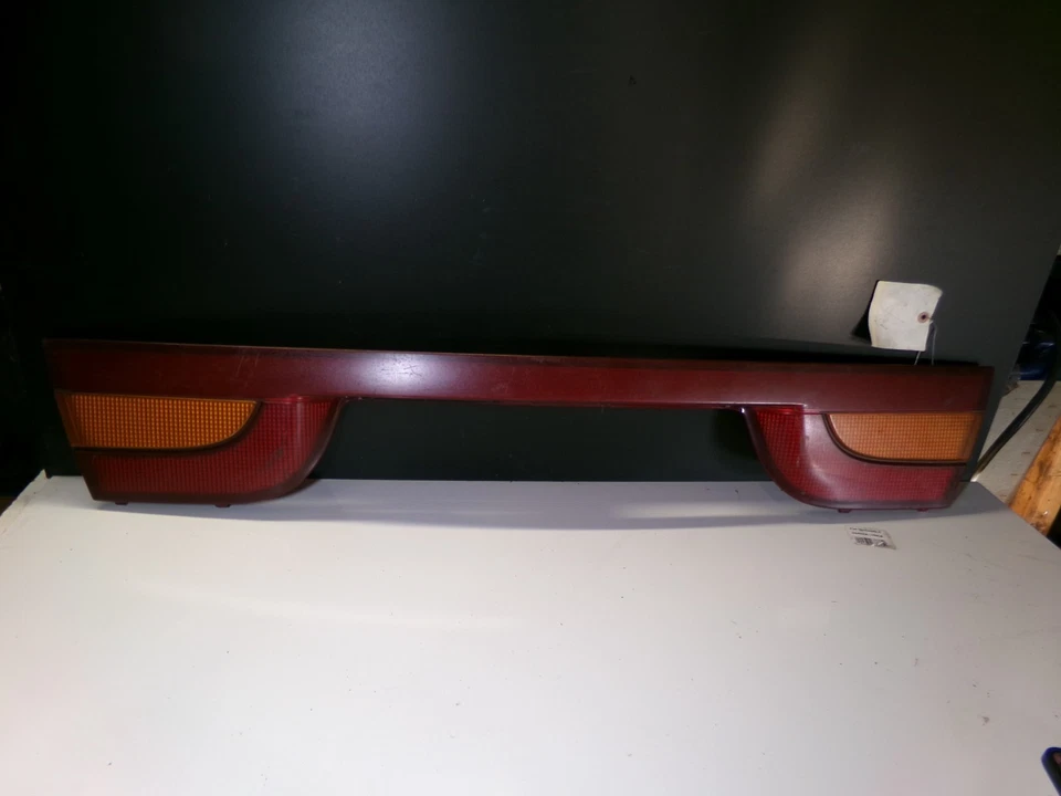 Lente del panel de luz trasera central 16525846 2002 Saturn S sedán SL1 SL2 Foto 1 de 4