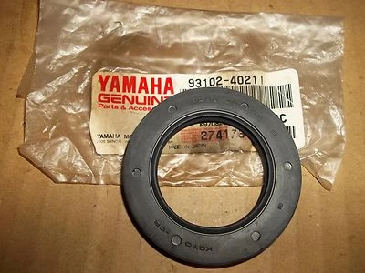 YAMAHA YZF1000 R6 YZF600 FZ6R NOS REAR WHEEL AXLE HUB OIL SEAL 93106-40041-00 - Image 1 of 3