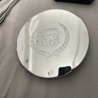 Tapa central Cadillac DeVille Sevilla, cromada, 1991-1999 parte # 3543663 03 Foto 1 de 4