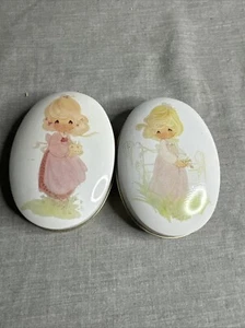2 Precious Moments 1983 Enesco Metall Oval Dose 3 1/2 x 2 1/2 Zoll Vintage - Bild 1 von 7