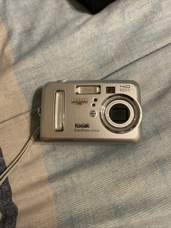 Kodak EasyShare CX7430 4.0MP Digital Camera Silver Untested No Battery - Image 1 of 4