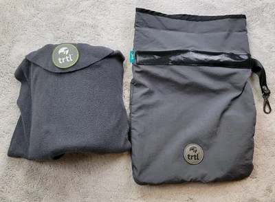 Almohada de Viaje Trtl Gris Suave Polar Ligera Lavable Cuello Soporte Avión Foto 1 de 4