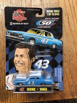 Coche fundido a presión 1:64 1963 Petty Racing 50 aniversario  Foto 1 de 3