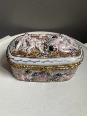 Boite Porcelaine Capodimonte Putti ( Putto , Chérubins, Italie ) - Photo 1/4