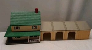 ERTL Farm Country Farm House Set #4237 Green Roof House Incomplete & Barn,Garage - Picture 1 of 12