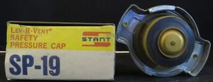 Tapa de radiador de seguridad Stant 1957-1973 Chrysler Dodge Plymouth Dodge Trucks NOS  - Imagen 1 de 3