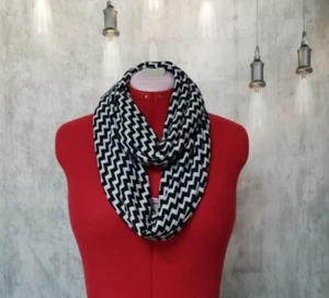 black white zig zag infinity scarf warm - Picture 1 of 12