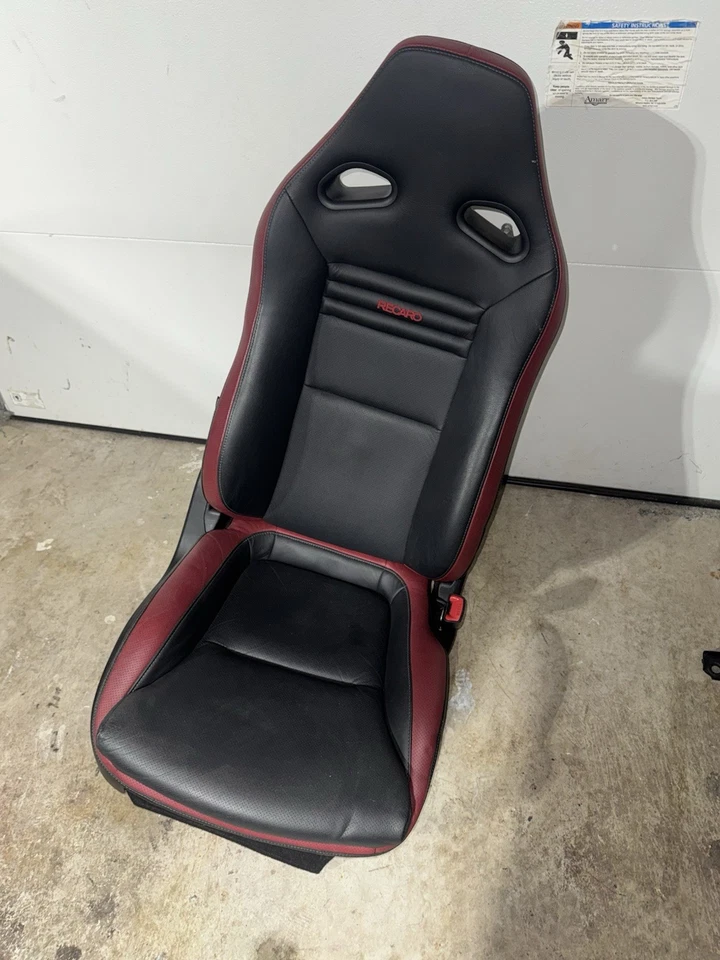 Asiento derecho Nissan GTR GT-R R35 2009 2010 2011 2012 2013 2014 2015 edición negra Foto 1 de 4