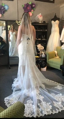 Stella York 婚礼礼服 14 码 — 第 1/2 张图片