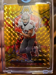 2024 Panini Mosaic Gold Prizm Mike Evans #206 7/10 Buccaneers SSP - Imagen 1 de 3