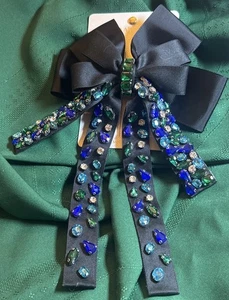 SUNDAY STATE schwarze Schleifenspange mit blauen & grünen Strasssteinen & Kristallen - Bild 1 von 11