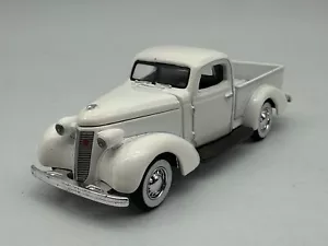 Road Signature 1937 Studebaker Pickup, White, 1:64, Excellent - Picture 1 of 11