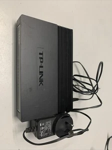 TP-Link 8-Port Gigabit Ethernet Swtich - TL-SG108 - with power adapter charger - Picture 1 of 7