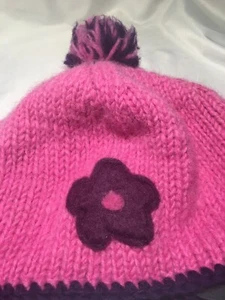 Wolle Strick Mädchen/Frau Mütze Ohrenklappen Wolle Blumen Applikation Fleece gefüttert Nepal Made - Bild 1 von 8