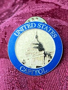 U.S. Capitol Laser Cut Lapel Pin Gold Tone Blue & Gold Tone Round Made In USA - Picture 1 of 5