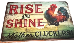 Rise and Shine Madre Cluckers Divertido Rústico 8” X 12” Metal Granja Decoración de Pared - Imagen 1 de 4