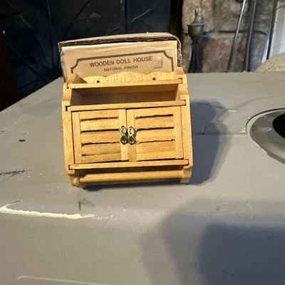 Mueble de pared vintage de madera concord miniaturas casa de muñecas nuevo en stock Foto 1 de 2