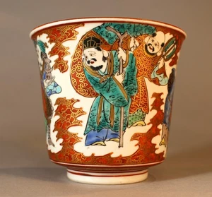 Signierte japanische Meiji Dynastie Tasse emailliert mit Porträts von Unsterblichen um 1890 - Bild 1 von 7