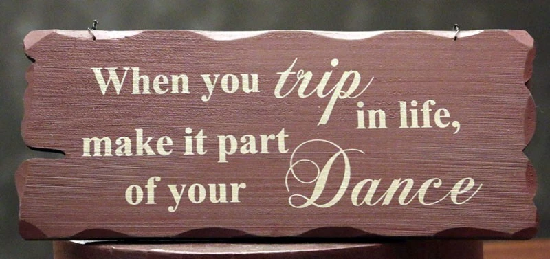 Letrero de madera cuando tropiezas en la vida cita inspiradora decoración primitiva rústica 12 pulgadas Foto 1 de 1