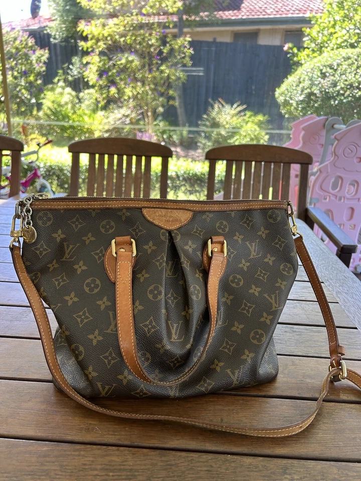 Bolso de Hombro 100% Auténtico Louis Vuitton Palermo PM Monograma Caja y Bolsa para el Polvo Foto 1 de 4