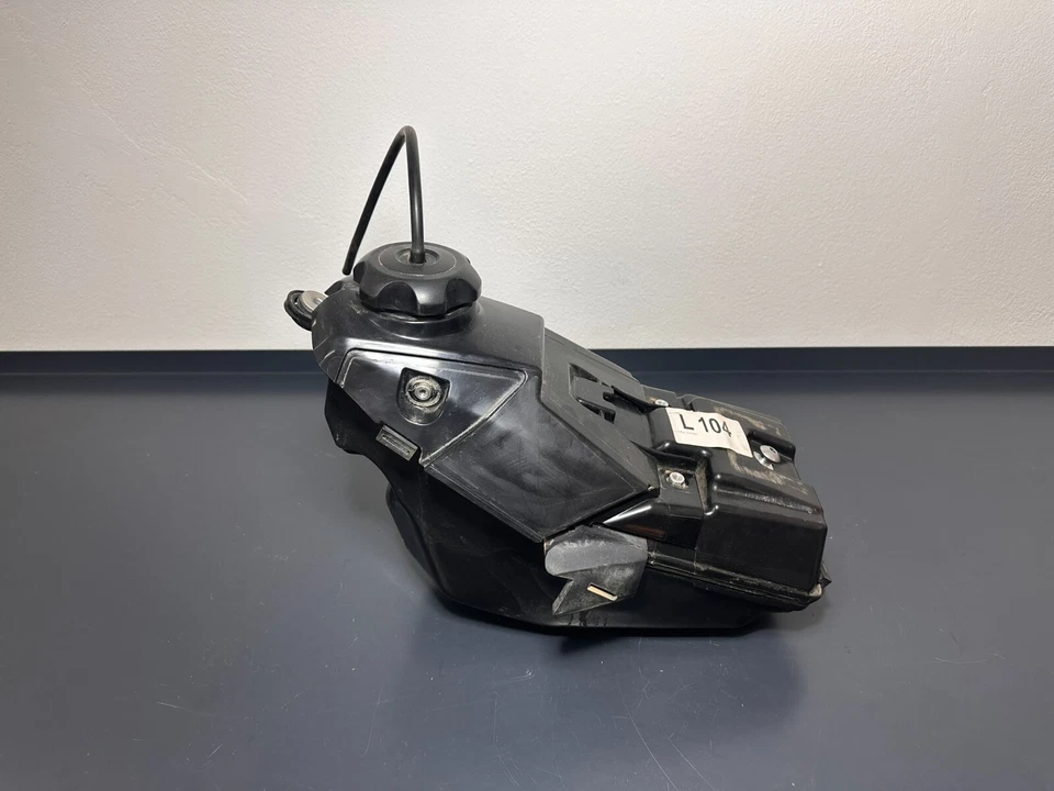 Tank, Cap And Cover Suzuki RMZ 250 450 2018 2019 2020 2021 - Image 1 of 4