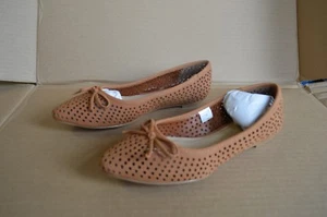 NWOB Not Rated Women's On The Cuff Brown Flats - Picture 1 of 4