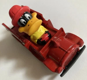 VTG Diecast ERTL Looney Tunes Daffy Duck Red Fire Truck w/Figurine - Picture 1 of 8
