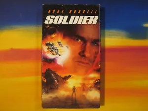 Soldat Kurt Russell Sci-Fi Film WB Video VHS Kassette - Bild 1 von 3