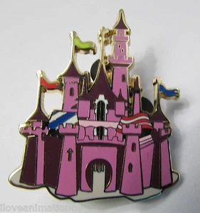 Disney Pin 37595 DLR Original Lands Collection Fantasyland Castle GWP Pin - Picture 1 of 3
